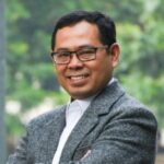 prof topo scaled 600x865